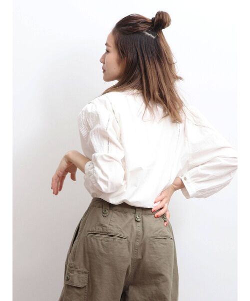Ungrid(アングリッド)の「コットンフリルブラウス(シャツ/ブラウス・レディース・ブラック/オフホワイト・FREE)」の4枚目の写真