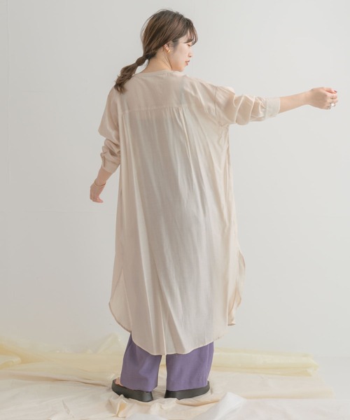 ITEMS URBANRESEARCH（アイテムズ アーバンリサーチ）の「ノーカラーロングシャツワンピース（シャツワンピース・レディース・チャコールグレー/ベージュ/パープル/ブルー・FREE）」の17枚目の写真