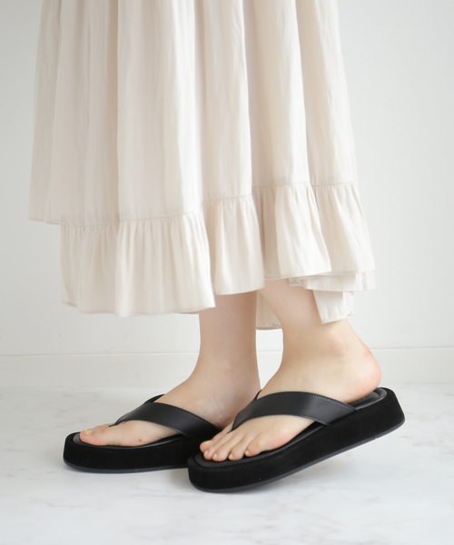 CORSO ROMA，9（コルソローマ）の「CORSO ROMA 9 レザーアツゾコトングサンダル（サンダル・レディース・キャメル/ブラック系その他・36/37/38）」の7枚目の写真