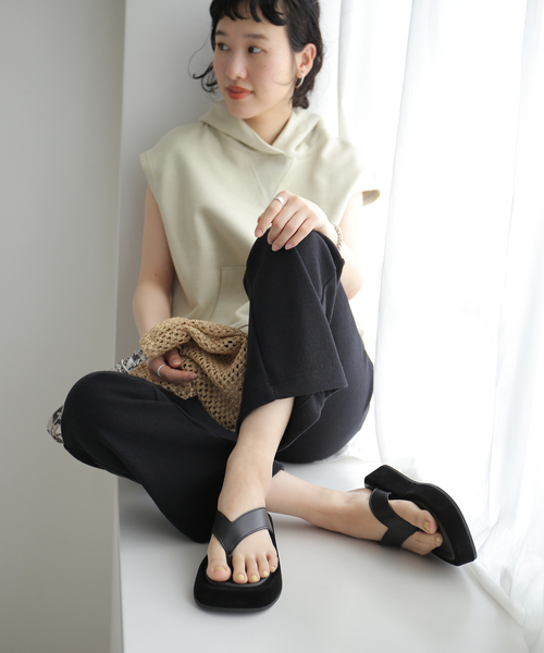 CORSO ROMA，9（コルソローマ）の「CORSO ROMA 9 レザーアツゾコトングサンダル（サンダル・レディース・キャメル/ブラック系その他・36/37/38）」の6枚目の写真