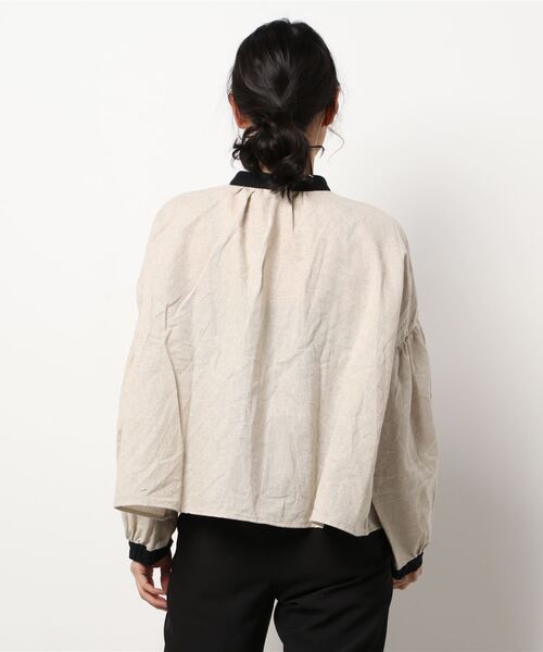 Samansa Mos2（サマンサ モスモス）の「スタンドカラーギャザーブラウス（シャツ/ブラウス・レディース・ブラック/ベージュ/オフホワイト/ピンク/ブルー・ﾌﾘ-）」の7枚目の写真