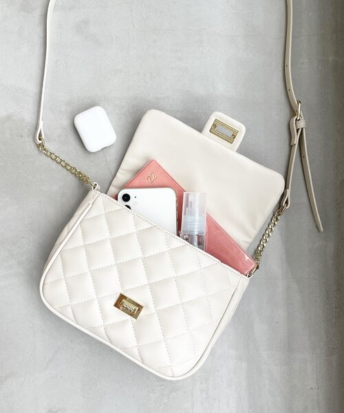 index（インデックス）の「◆キルティングバッグルバッグ（ショルダーバッグ・レディース・ブラック/オフホワイト・00）」の7枚目の写真