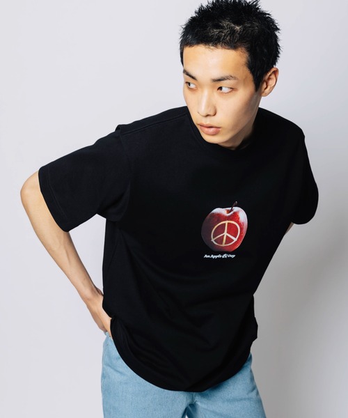 FTW(エフティダブリュー)の「APPLE S/S TEE(Tシャツ/カットソー・メンズ・ホワイト/ブラック・MEDIUM/LARGE)」の2枚目の写真