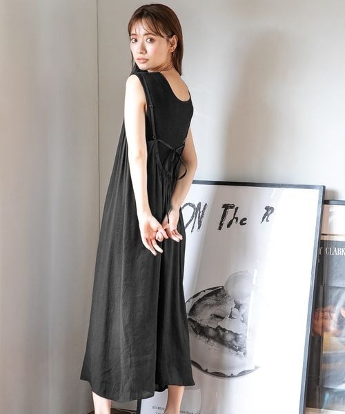 mysty woman(ミスティウーマン)の「バックギャザーキャミワンピース 345958(ワンピース・レディース・ブラック/ベージュ/パープル・FREE)」の2枚目の写真