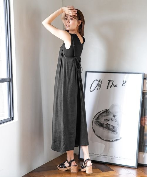 mysty woman(ミスティウーマン)の「バックギャザーキャミワンピース 345958(ワンピース・レディース・ブラック/ベージュ/パープル・FREE)」の5枚目の写真
