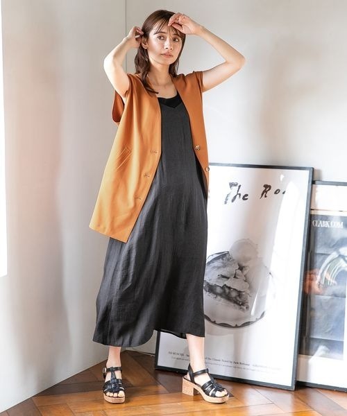 mysty woman(ミスティウーマン)の「バックギャザーキャミワンピース 345958(ワンピース・レディース・ブラック/ベージュ/パープル・FREE)」の4枚目の写真