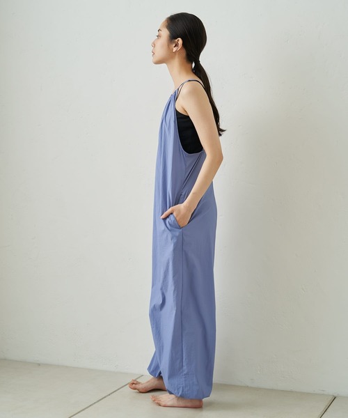 Omekashi(オメカシ)の「【earthy_】キャミサロペット(パッカブル)(サロペット/オーバーオール・レディース・パープル/キャメル/ブラック/ベージュ・FREE)」の5枚目の写真