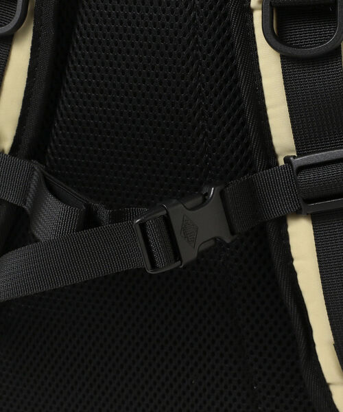 Ray BEAMS(レイビームス)の「【WEB限定】DANTON / ナイロンツイル バックパック MONT FARON 27(バックパック/リュック・レディース・ブラック/ベージュ・ONE SIZE)」の9枚目の写真