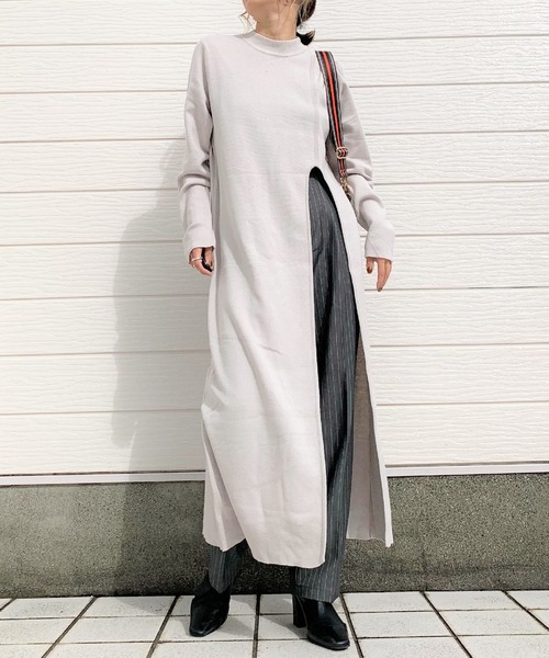 Q（キュー）の「カーブスリット チュニック（チュニック・レディース・ブラック/グレイッシュベージュ・MEDIUM）」の8枚目の写真