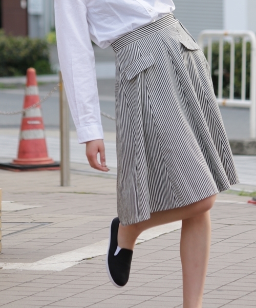 GIORDANO（ジョルダーノ）の「[GIORDANO]ストライプフラップ付スカート（スカート・レディース・ブラック/ネイビー・FREE）」の2枚目の写真