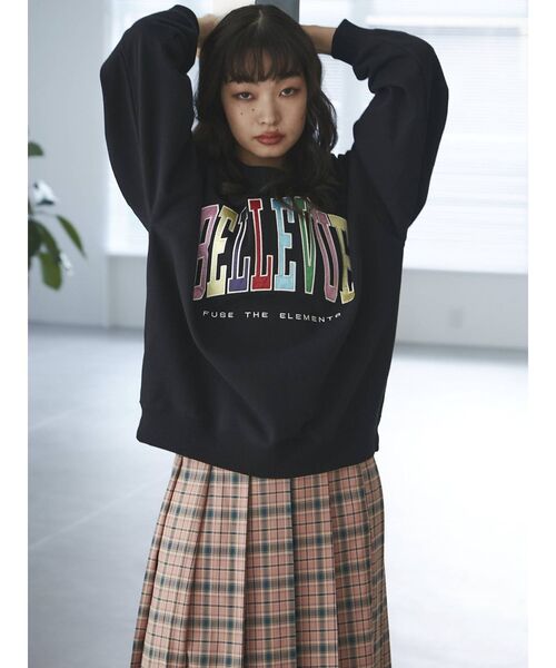 jouetie(ジュエティ)の「サテンロゴBIGプルオーバー【スウェット】(スウェット・レディース・ブルー/オフホワイト/ブラック・MEDIUM)」の13枚目の写真