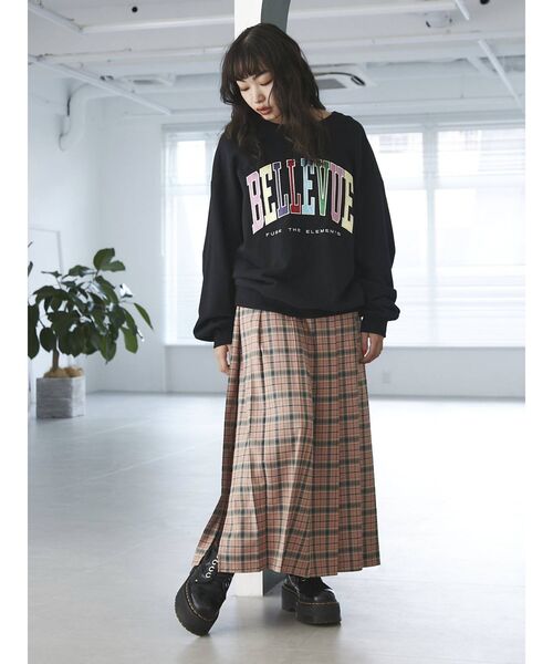 jouetie(ジュエティ)の「サテンロゴBIGプルオーバー【スウェット】(スウェット・レディース・ブルー/オフホワイト/ブラック・MEDIUM)」の15枚目の写真