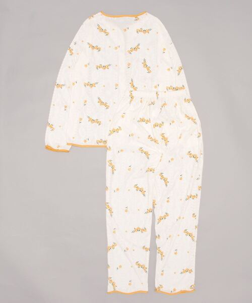 Amains(アメイン)の「ケーブル花柄パジャマ(ルームウェア/パジャマ・レディース・オフホワイト・M)」の2枚目の写真