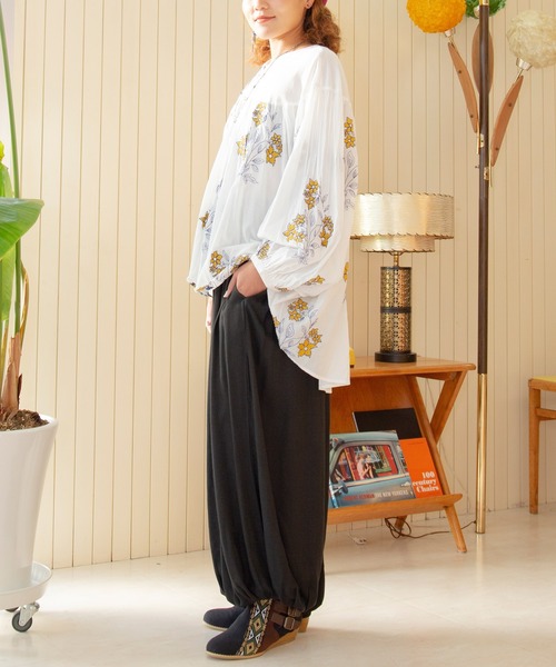 チャイハネ（チャイハネ）の「【チャイハネ】花刺繍トップス（その他トップス・レディース・ホワイト/オレンジ/ブラック・FREE）」の9枚目の写真