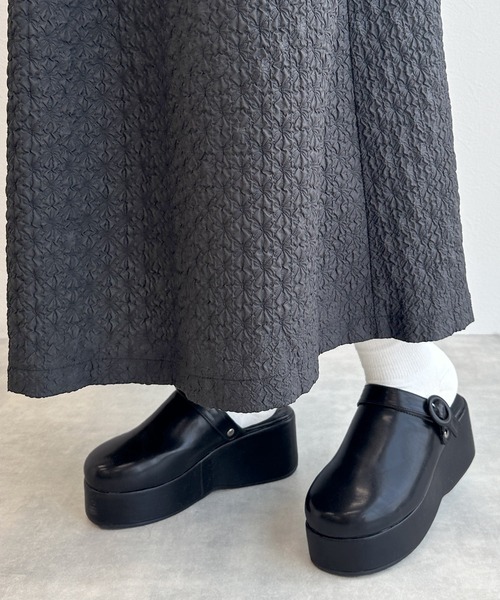 w closet（ダブルクローゼット）の「【2WAY】プラットフォームサボ（サンダル・レディース・ライトグリーン/ブラック/オフホワイト・M/L）」の18枚目の写真