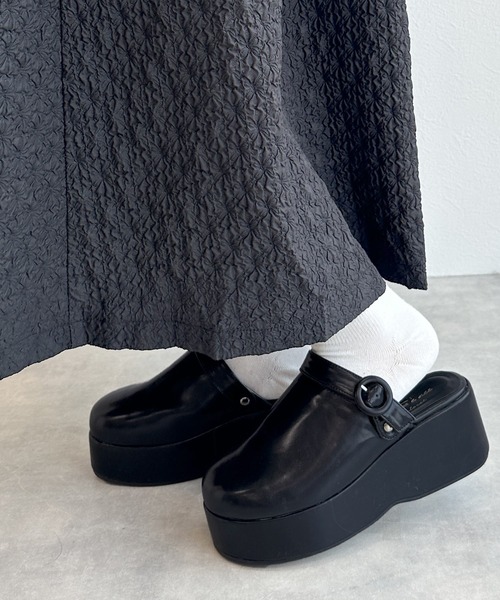 w closet（ダブルクローゼット）の「【2WAY】プラットフォームサボ（サンダル・レディース・ライトグリーン/ブラック/オフホワイト・M/L）」の17枚目の写真