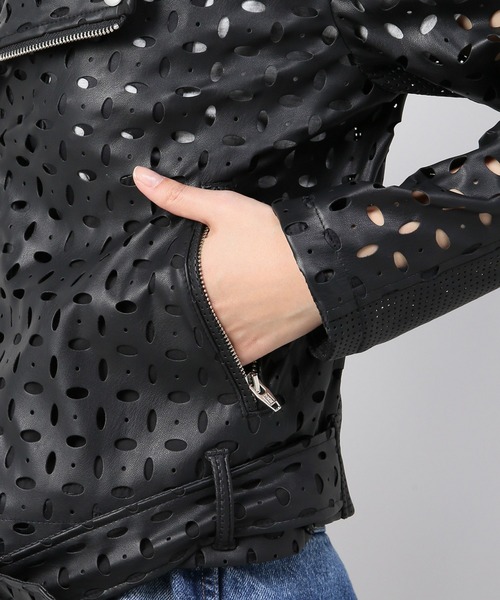 B.C STOCK（ベーセーストック）の「合皮レースパンチングライダース（ライダースジャケット・レディース・ブラック・FREE）」の4枚目の写真