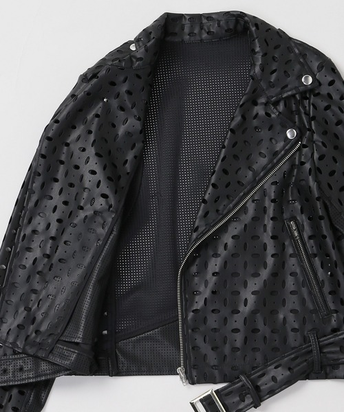 B.C STOCK（ベーセーストック）の「合皮レースパンチングライダース（ライダースジャケット・レディース・ブラック・FREE）」の2枚目の写真