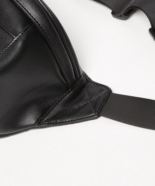 LAKOLE（ラコレ）の「フェイクレザーボディバッグ / 183126（ボディバッグ/ウエストポーチ・レディース・ブラック/ホワイト/シルバー・FREE）」の16枚目の写真