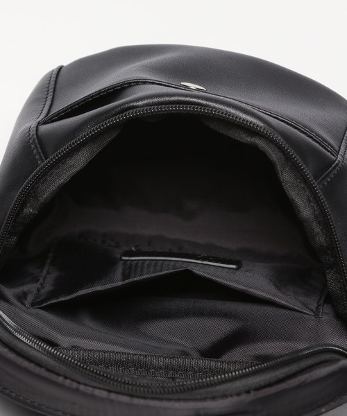 LAKOLE（ラコレ）の「フェイクレザーボディバッグ / 183126（ボディバッグ/ウエストポーチ・レディース・ブラック/ホワイト/シルバー・FREE）」の11枚目の写真