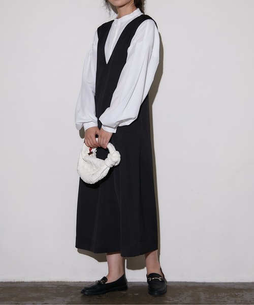 ECRIRE（エクリール）の「深Vネックジャンスカ（ジャンパースカート・レディース・ブラック/アイボリー・M）」の10枚目の写真