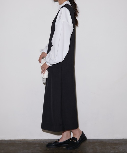 ECRIRE（エクリール）の「深Vネックジャンスカ（ジャンパースカート・レディース・ブラック/アイボリー・M）」の11枚目の写真