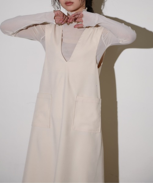 ECRIRE（エクリール）の「深Vネックジャンスカ（ジャンパースカート・レディース・ブラック/アイボリー・M）」の14枚目の写真