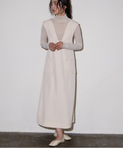 ECRIRE（エクリール）の「深Vネックジャンスカ（ジャンパースカート・レディース・ブラック/アイボリー・M）」の7枚目の写真