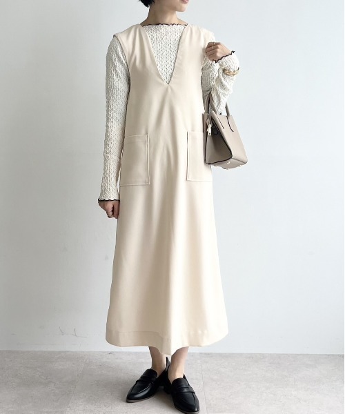 ECRIRE（エクリール）の「深Vネックジャンスカ（ジャンパースカート・レディース・ブラック/アイボリー・M）」の15枚目の写真