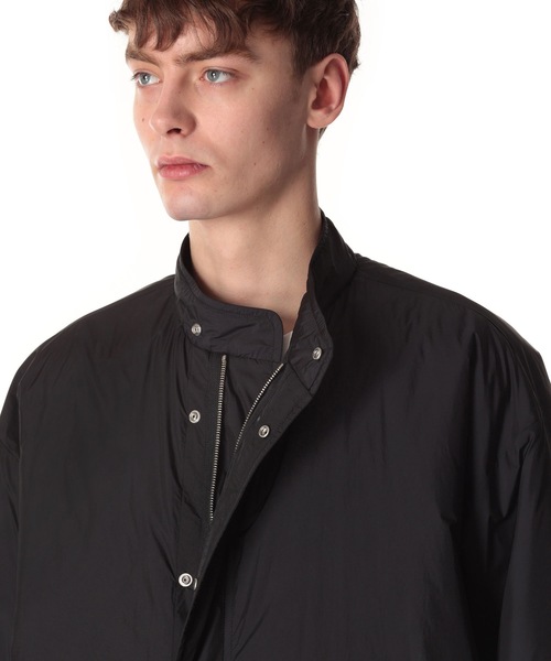 ATTACHMENT（アタッチメント）の「ナイロン タフタ パディング フィールドコート / NY TAFFETA PADDING FIELD COAT（ミリタリージャケット・メンズ・ブラック/グレー・3/2/1）」の9枚目の写真