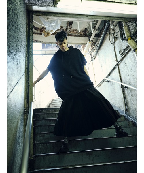 MINEDENIM（マインデニム）の「Snarl yarn Nosleeve Hoodie（パーカー・メンズ・ブラック/ブラック系その他・FREE）」の8枚目の写真