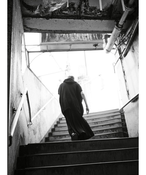 MINEDENIM（マインデニム）の「Snarl yarn Nosleeve Hoodie（パーカー・メンズ・ブラック/ブラック系その他・FREE）」の9枚目の写真