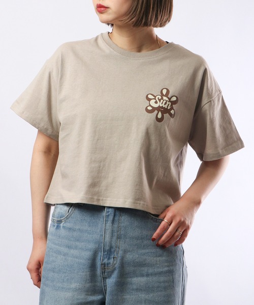 spiritoso(スピリトーゾ)の「spiritoso プリントTシャツ 半袖(Tシャツ/カットソー・レディース・レッド/ホワイト/バイオレット/カーキ/スミクロ/グレイッシュベージュ/オレンジ/グリーン・F)」の3枚目の写真