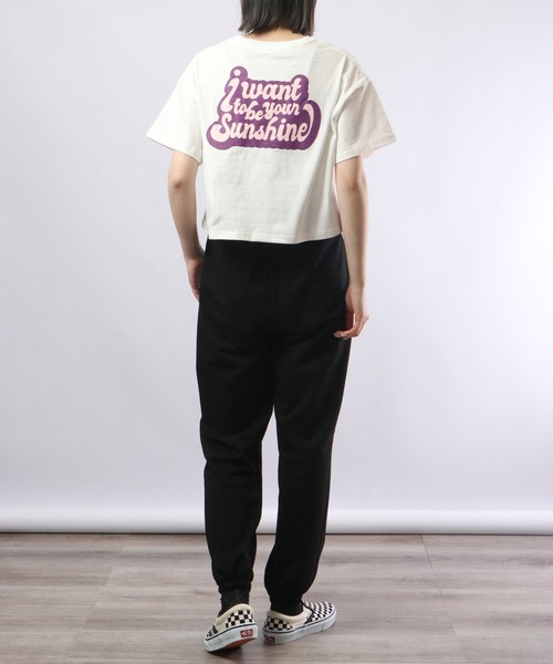 spiritoso(スピリトーゾ)の「spiritoso プリントTシャツ 半袖(Tシャツ/カットソー・レディース・レッド/ホワイト/バイオレット/カーキ/スミクロ/グレイッシュベージュ/オレンジ/グリーン・F)」の14枚目の写真