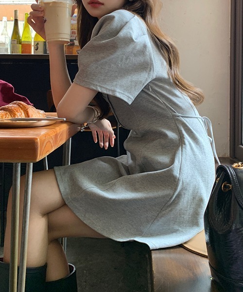 FREE STYLISTS(フリー スタイリスト)の「YUGA_YGMC ボリュームスリーブ フレアミニワンピース(ワンピース・レディース・グレー/ブラック/ブラウン・FREE)」の17枚目の写真