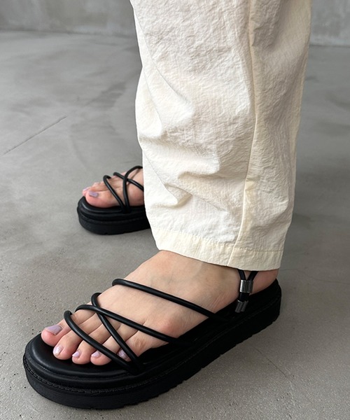 kutir（クティール）の「2way クロスストラップ厚底サンダル（サンダル・レディース・アイボリー/ブラック/グリーン・LARGE/X-LARGE/MEDIUM/SMALL）」の4枚目の写真