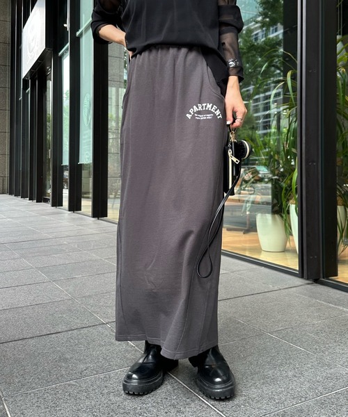 DouDou(ドゥドゥ)の「ミニ裏毛イージースカート(スカート・レディース・チャコールグレー/ベージュ・FREE)」の2枚目の写真