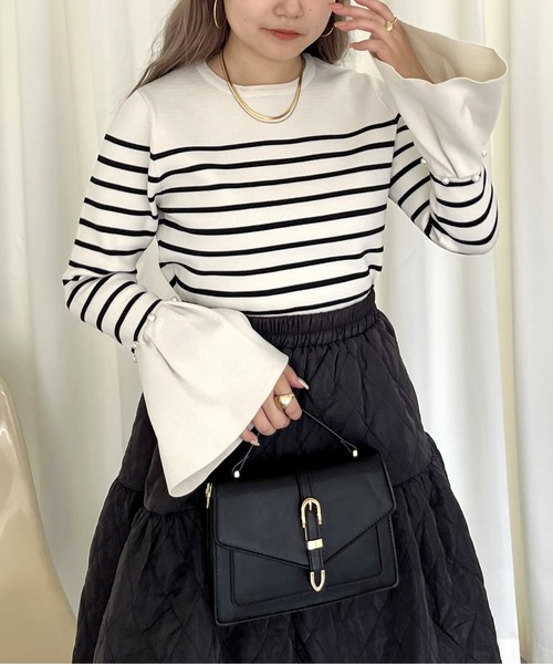 prose verse(プロズヴェール)の「ベルスリーブパールフレアニット(ニット/セーター・レディース・オフホワイト/ブラック・MEDIUM/LARGE)」の4枚目の写真