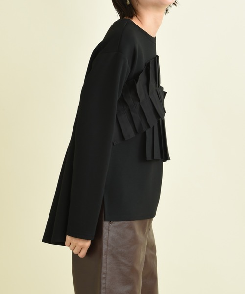 INTERPLANET（インタープラネット）の「異素材アシメフリルデザインプルオーバー（Tシャツ/カットソー・レディース・ブラック/オフホワイト/チャコールグレー・FREE）」の17枚目の写真