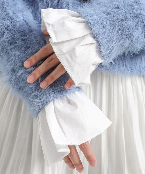 Felt-Maglietta(フェルトマリエッタ)の「調整可能ダブルボタン付きフレア付け袖(アームカバー・レディース・ホワイト/ブラック・FREE)」の3枚目の写真