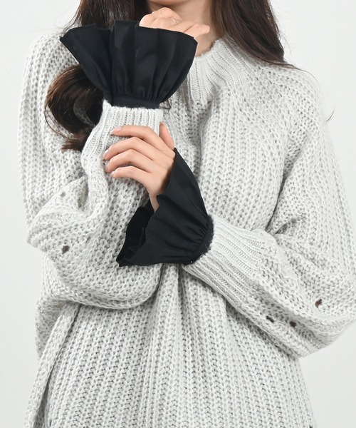 Felt-Maglietta(フェルトマリエッタ)の「調整可能ダブルボタン付きフレア付け袖(アームカバー・レディース・ホワイト/ブラック・FREE)」の9枚目の写真