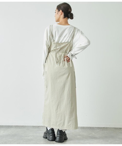 ANAP(アナップ)の「フロントジップミリタリーキャミワンピース(ワンピース・レディース・ブラック/グレイッシュベージュ・FREE)」の21枚目の写真