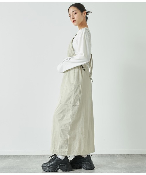 ANAP(アナップ)の「フロントジップミリタリーキャミワンピース(ワンピース・レディース・ブラック/グレイッシュベージュ・FREE)」の22枚目の写真