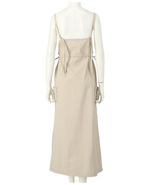 ANAP(アナップ)の「フロントジップミリタリーキャミワンピース(ワンピース・レディース・ブラック/グレイッシュベージュ・FREE)」の5枚目の写真