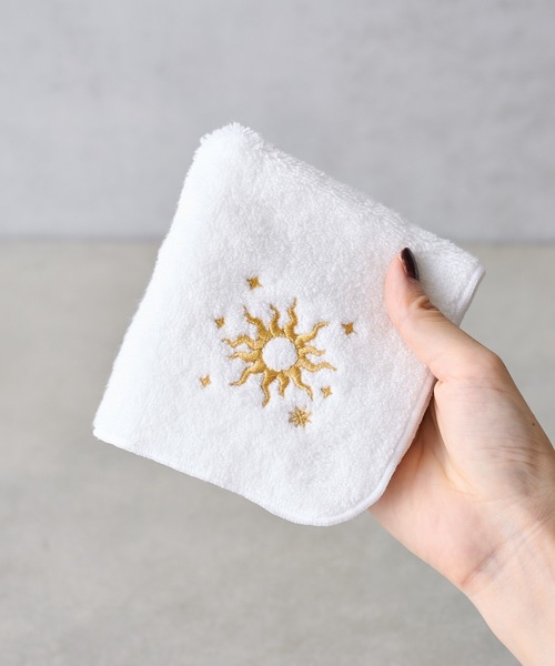 BIRTHDAY BAR(バースデイバー)の「太陽と月 刺繍タオルハンカチ(ハンカチ/ハンドタオル・レディース・ホワイト/ネイビー/アイボリー・フリー)」の2枚目の写真