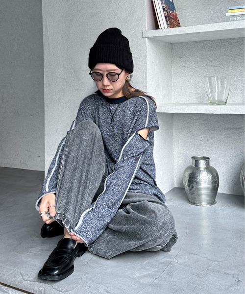 feepur（フェピュール）の「アームスリットルーズラメスウェット（スウェット・レディース・グレー/ベージュ/ネイビー・MEDIUM）」の4枚目の写真