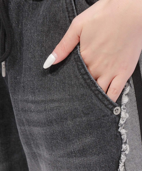 PAGEBOY（ページボーイ）の「＜2サイズ展開＞ラインイージデニムパンツ（デニムパンツ・レディース・ブラック/ブルー/ホワイト/グレー・SMALL/MEDIUM）」の19枚目の写真