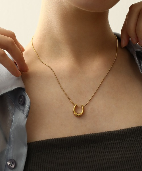 IRIEBEACH ホースシュー型クリスタルネックレス サージカルステンレス Horseshoe zirconia necklace | IRIEBEACH