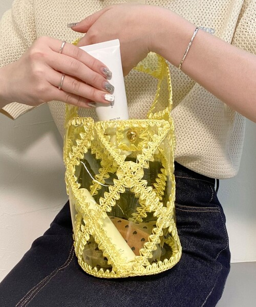 fredy emue（フレディエミュ）の「ビニールクロシェバケツバッグ（トートバッグ・レディース・イエロー/ブラウン系その他・FREE）」の3枚目の写真