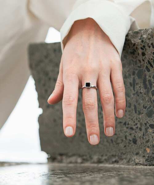 URBAN RESEARCH（アーバンリサーチ）の「decor『デコール』　石のリング オニキス（リング・レディース・ゴールド/シルバー・13/11）」の14枚目の写真